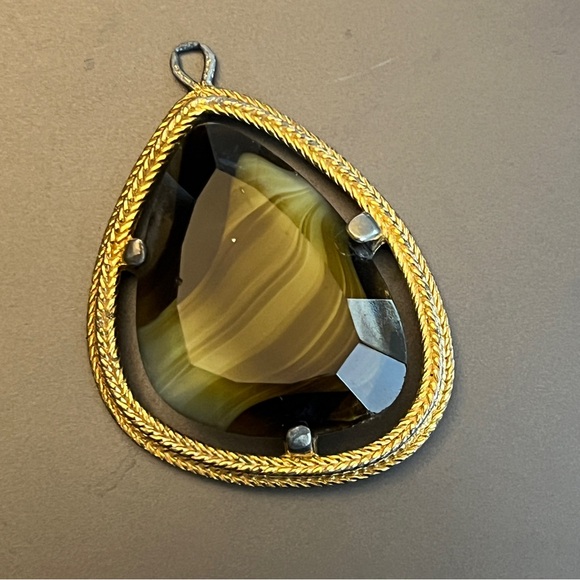 Sphinx faux faceted tiger eye vintage pendant triangle gold tone caged - Picture 6 of 6